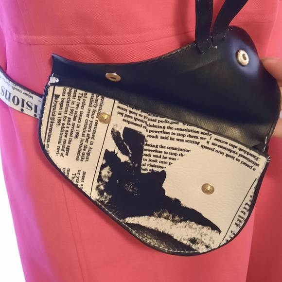 Chic White and Black Mini Bag with Structured Design - Picture 6 of 10